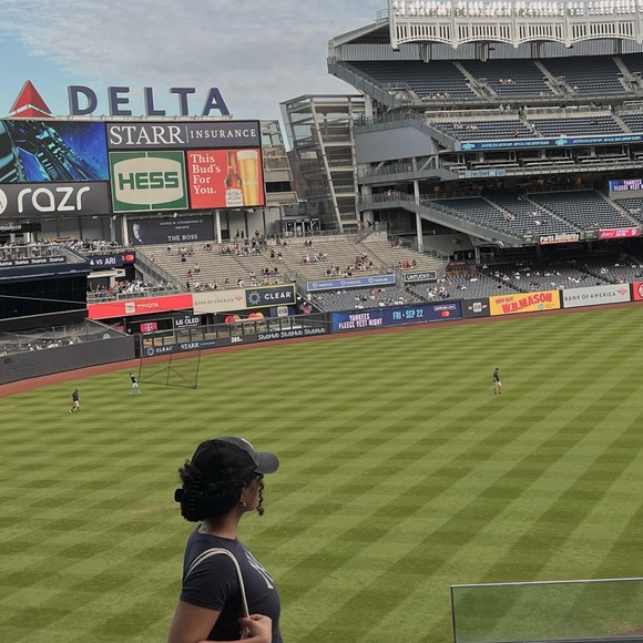 Meet your Posher, Trinity - Picture 2 of 2